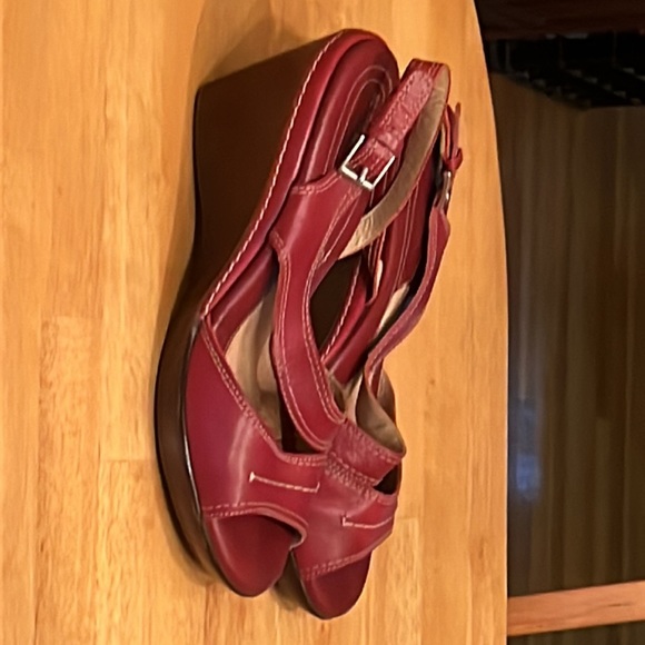 Red Naturalizer wedge sandals - Picture 2 of 9
